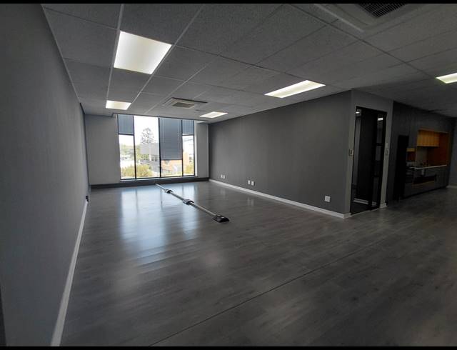 420M² OFFICE TO LET IN BRYANSTON